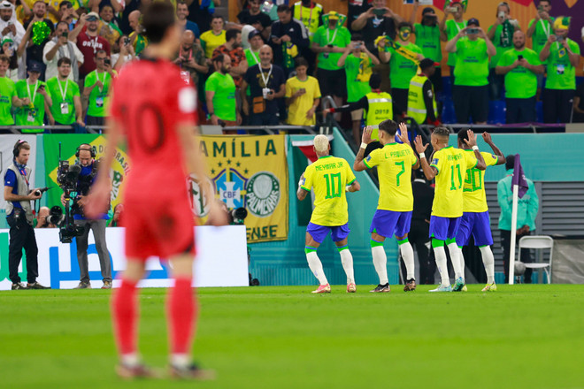 Huyền thoại M.U chỉ trích điệu nhảy ăn mừng của đội tuyển Brazil ảnh 1