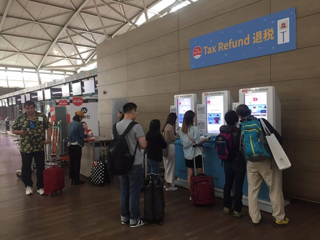 Việc hoàn thuế cho du khách được tự động hóa tại sân bay Incheon (Nguồn: Vietnam+) Câu chuyện Hàn Quốc: “Sống ảo” nhưng tạo ra giá trị thật ảnh 2