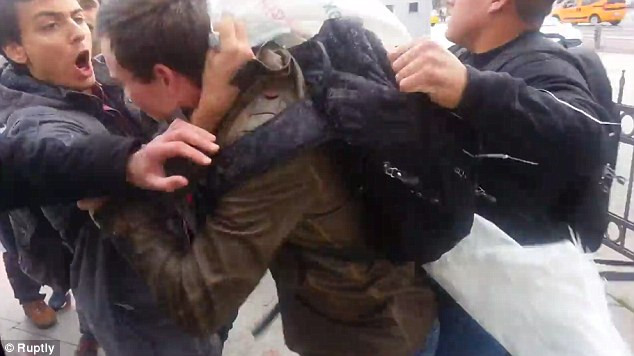 Ba người lính hải quân Mỹ bị "đánh hội đồng" tại Thổ Nhĩ Kỳ ảnh 2