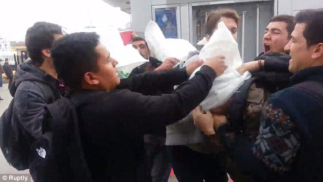 Ba người lính hải quân Mỹ bị "đánh hội đồng" tại Thổ Nhĩ Kỳ ảnh 1