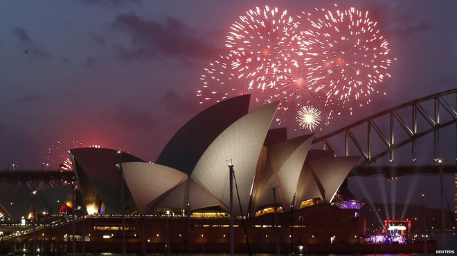 Thế giới đã bắt đầu bắn pháo hoa chào đón năm mới 2015 ảnh 2