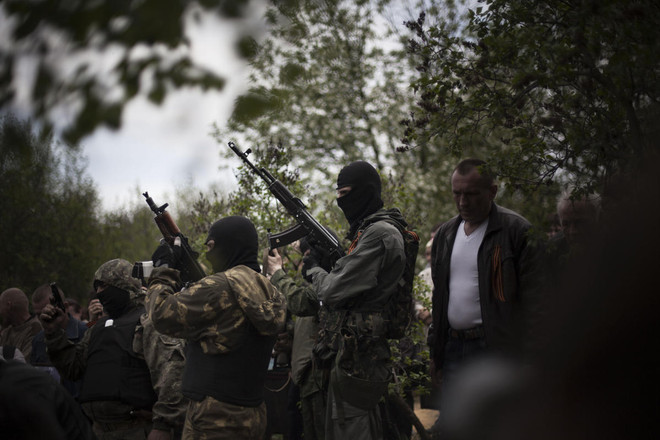 Quân đội Ukraine tấn công mạnh vào thành trì phe biểu tình ảnh 1