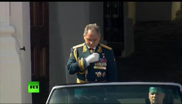 Những khoảnh khắc hiếm có trong lễ duyệt binh trên Quảng trường Đỏ ảnh 1