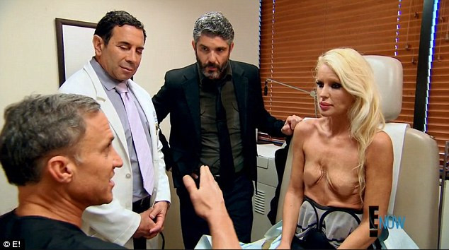 Nữ diễn viên Mỹ nhiễm virus chết người khi phẫu thuật nâng ngực ảnh 1