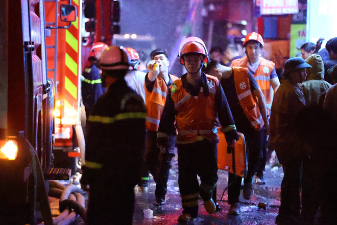 vnp_chay dinh cong ha cua tu cover.JPG