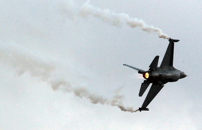 Máy bay chiến đấu NATO chặn "máy bay do thám Nga" ảnh 1