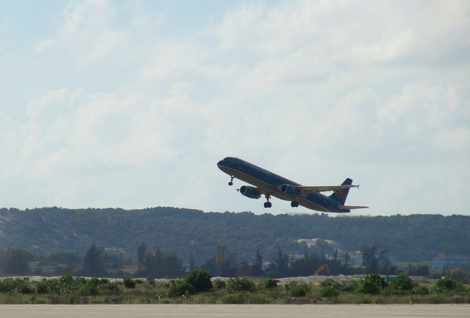 Vietnam Airlines thưởng “nóng” vụ nổ lốp máy bay trên không ảnh 1