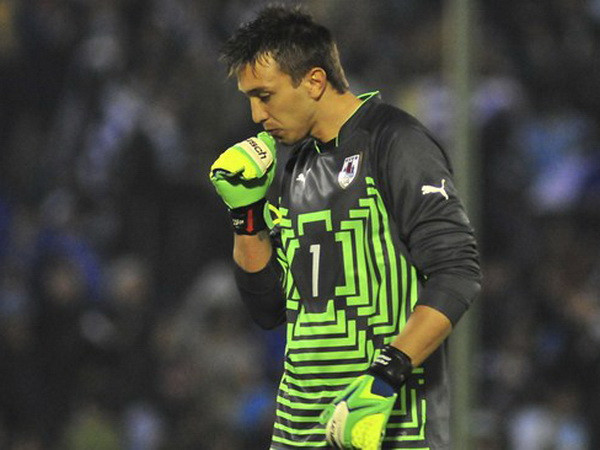 Giường của thủ môn Uruguay bị hàng trăm con kiến tấn công ảnh 1