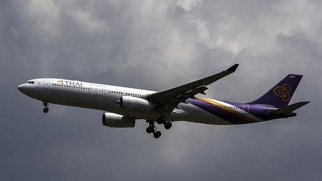 Máy bay của Thái Lan phải hạ cánh khẩn vì nứt kính buồng lái ảnh 1