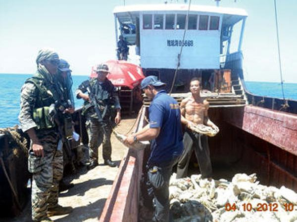 THX: Tàu Trung Quốc bị cảnh sát Philippines nổ súng bắn ảnh 1