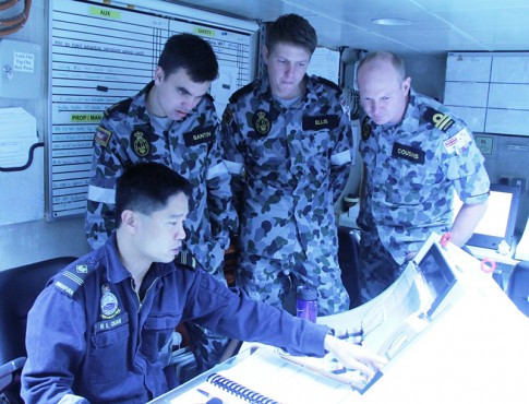 Hải quân Singapore và Australia kết thúc tập trận chung tại Biển Đông ảnh 1