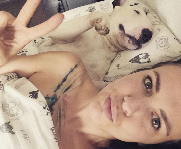 ​Người mẫu bị chế giễu vì định tống tiền bằng ảnh chăn gối ảnh 2