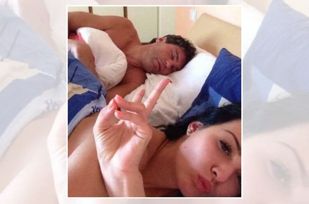 ​Người mẫu bị chế giễu vì định tống tiền bằng ảnh chăn gối ảnh 1