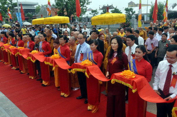 [Photo] Tượng Phật Thích Ca Mâu Ni bằng đồng lớn nhất ĐNÁ ảnh 3