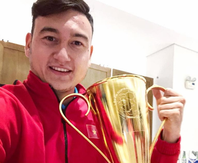 Xúc động với lá thư mẹ Đặng Văn Lâm gửi con trai sau đêm chung kết ảnh 1