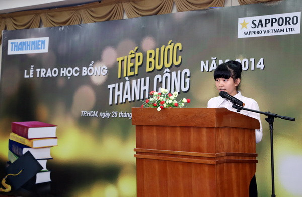 Năm sinh viên xuất sắc được trao học bổng Tiếp bước thành công ảnh 1