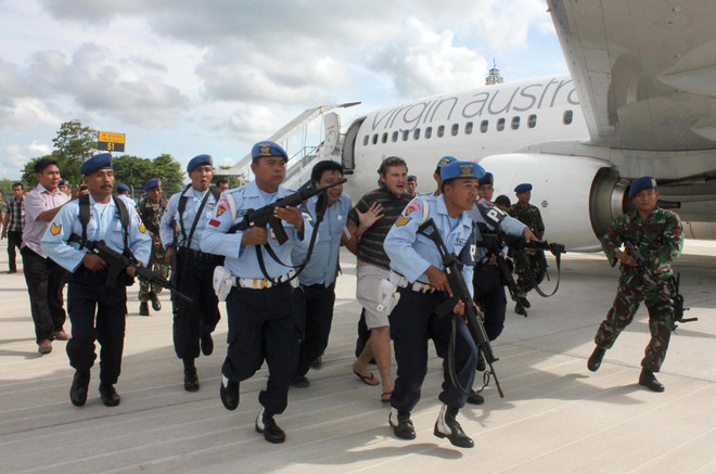 Hành khách say rượu xông vào buồng lái máy bay Australia ảnh 1