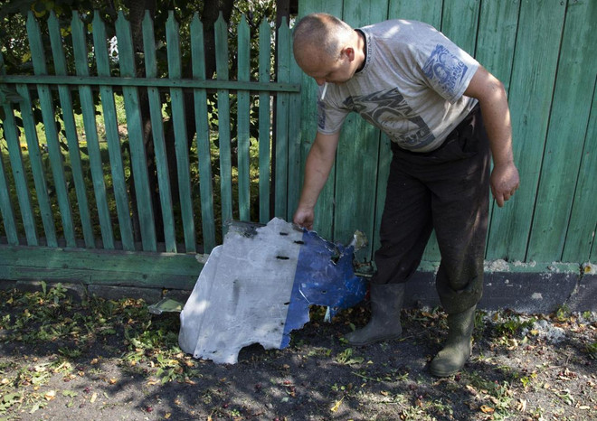 Những hình ảnh chứng minh MH17 đã bị bắn bằng tên lửa ảnh 6