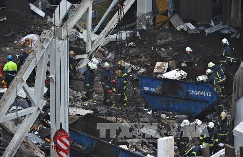 Số người chết vụ sập mái siêu thị ở Latvia đã lên tới 45 người ảnh 1