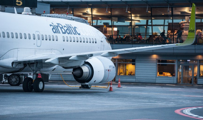 Phi công cùng tiếp viên bị bắt vì sử dụng rượu trước khi bay ảnh 1