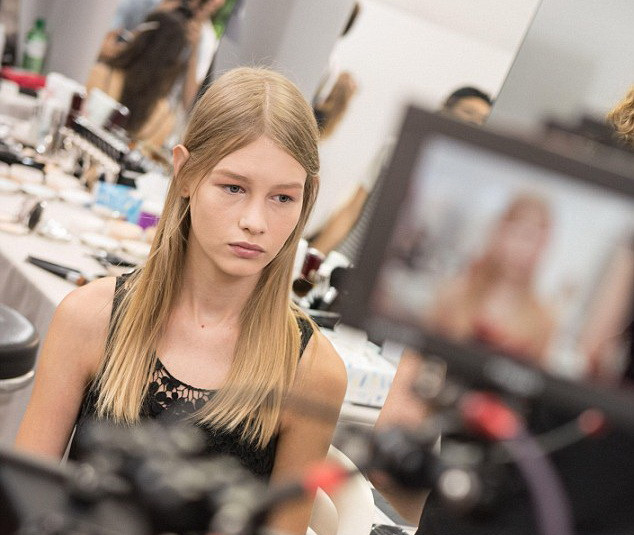 Câu chuyện “Lọ Lem thời hiện đại” của cô người mẫu 14 tuổi ảnh 2