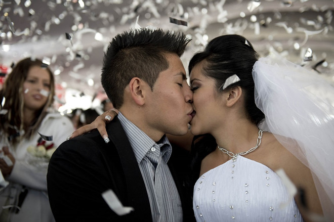 Hơn 4500 cặp uyên ương cưới tập thể trong ngày Valentine ảnh 1