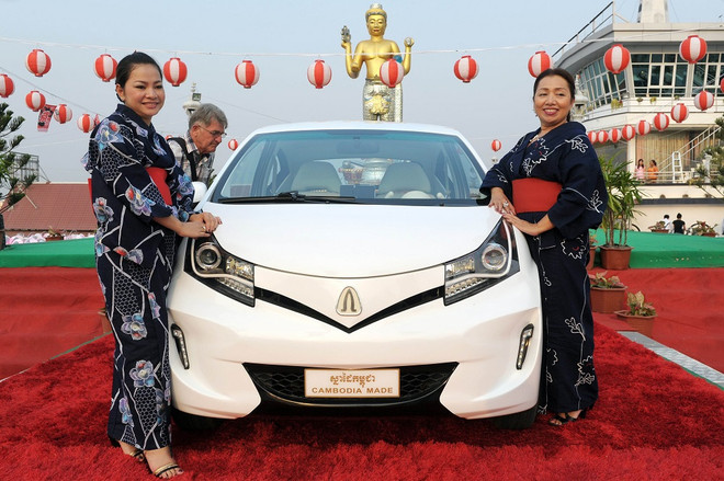 Campuchia giới thiệu ôtô điện tự chế điều khiển bằng smartphone ảnh 1