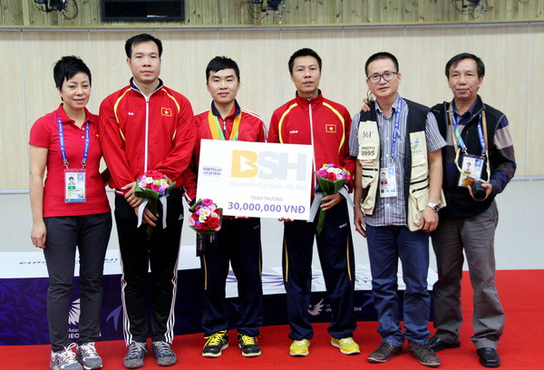 Thưởng nóng cho các vận động viên bắn súng ở ASIAD ảnh 1