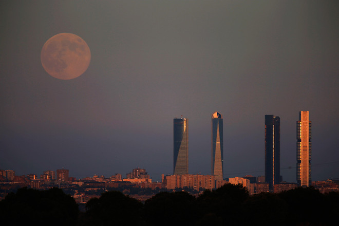 [Photo] "Siêu Trăng" và mưa sao băng trong ngày Rằm tháng Bảy ảnh 4
