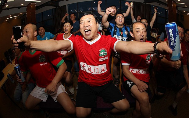 Đã có 3 người Trung Quốc tử vong vì thức đêm xem World Cup ảnh 1