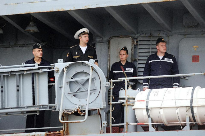 Hải quân Nga tham gia huấn luyện trên tàu Mistral của Pháp (Nguồn: AFP) Hải quân Nga sẽ nhận tàu sân bay tối tân vào năm 2030 ảnh 1