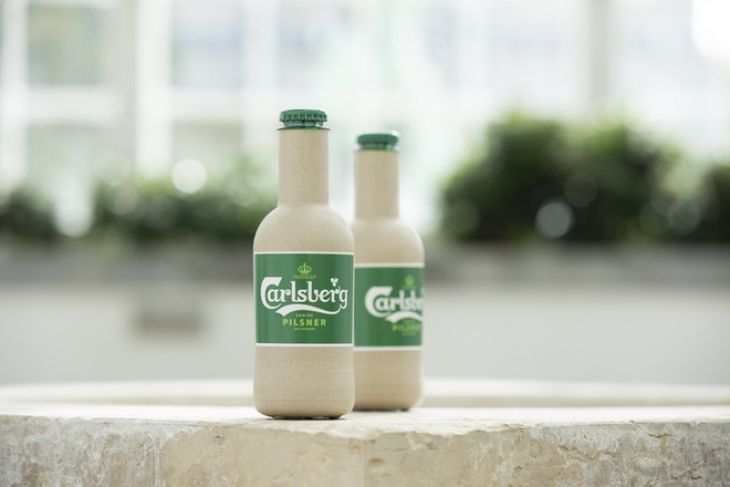 Hãng Carlsberg ra mắt chai bia giấy thân thiện với môi trường ảnh 1
