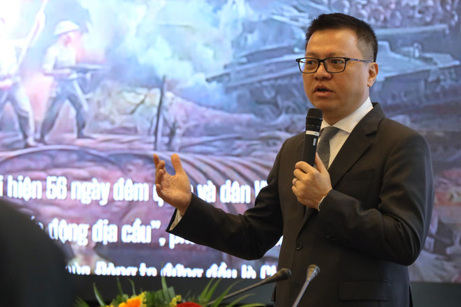Ông Lê Quốc Minh, Ủy viên Trung ương Đảng, Tổng Biên Tập Báo Nhân Dân, Phó Trưởng Ban Tuyên giáo Trung ương, Chủ tịch Hội Nhà báo Việt Nam giới thiệu chuyên trang về chiến thắng Điện Biên Phủ. (Ảnh: Hoài Nam/Vietnam+) vnp_1.JPG