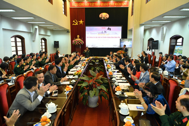 Toàn cảnh buổi giới thiệu về chuyên trang thông tin đặc biệt chiến thắng Điện Biên Phủ. (Ảnh: PV/Vietnam+) Toàn cảnh buổi giới thiệu về chuyên trang thông tin đặc biệt chiến thắng Điện Biên Phủ. (Ảnh: PV/Vietnam+)