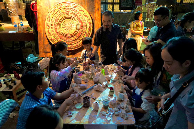 vnp_ hoi tho gom 1.JPG