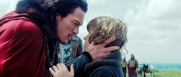 Huyền thoại chưa kể về Dracula: Ma-cà-rồng được ví như anh hùng ảnh 2