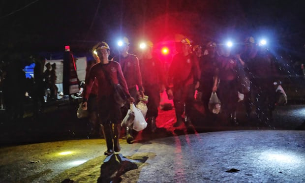 Chiến dịch giải cứu đội bóng thiếu niên tạm dừng vì hết dưỡng khí ảnh 2