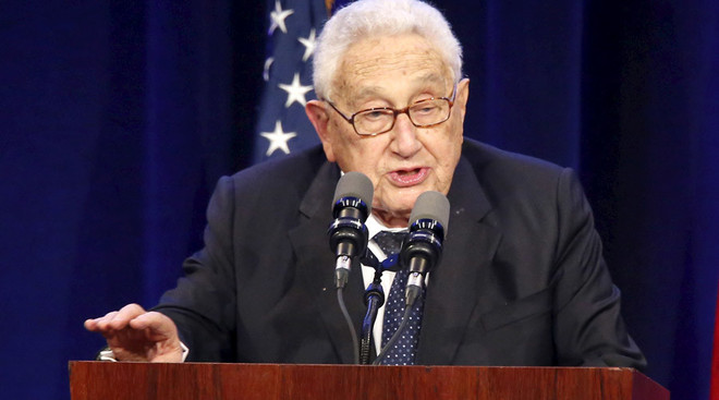 Cựu Ngoại trưởng Mỹ Henry Kissinger: Hãy để Nga đánh bại IS ảnh 1