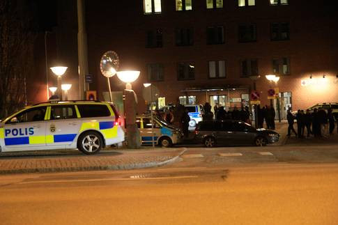 Xả súng kinh hoàng tại Thụy Điển, nhiều người thương vong ảnh 1