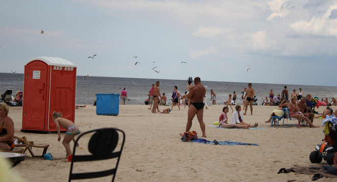 Du khách người Nga bị đánh đập, kỳ thị trên bãi biển Latvia ảnh 1