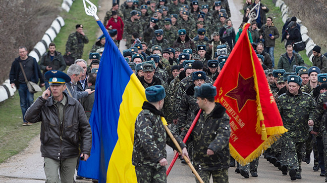 Lính Ukraine và “tự vệ Crimea” dàn hòa sau vụ nổ súng ảnh 1