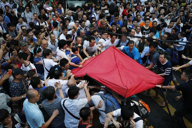 Trưởng Đặc khu Hong Kong ra lời kêu gọi khẩn cấp sau vụ ẩu đả ảnh 1