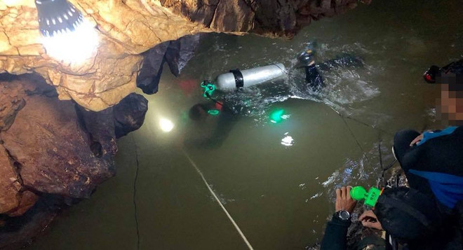 Thợ lặn Thái Lan tử vong khi tham gia giải cứu đội bóng mắc kẹt ảnh 1