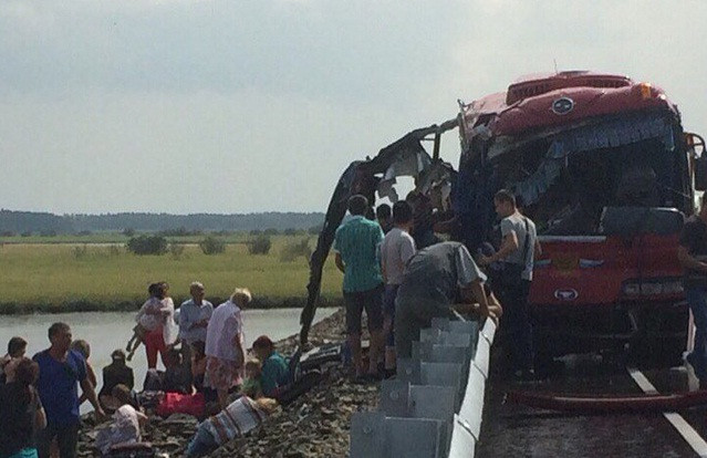 Nga: Hai xe buýt đấu đầu trực diện, hơn 70 người thương vong ảnh 1