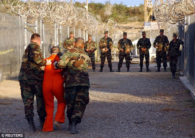 CIA đã thực hiện tra tấn tù nhân tại nhà tù Guantanamo (Nguồn: Reuters) Những trò tra tấn man rợ trong các nhà tù bí mật của CIA ảnh 1
