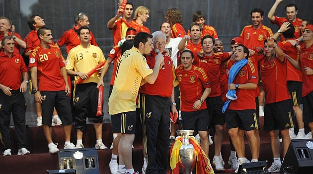 Bóng đá Tây Ban Nha khóc thương “Nhà hiền triết” ảnh 1