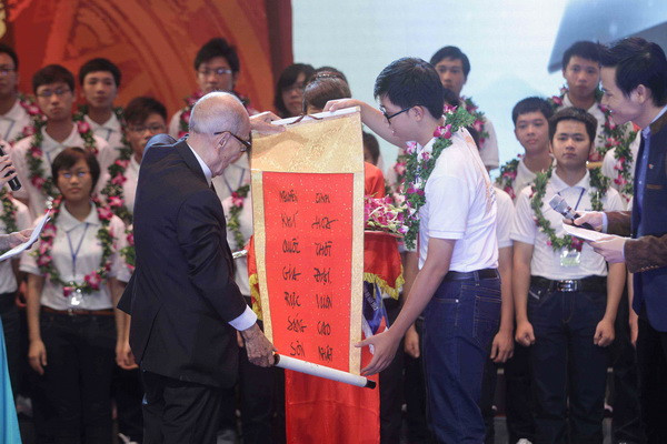 Tỉnh Nam Định mừng đại thọ Giáo sư Vũ Khiêu tuổi 100 ảnh 1