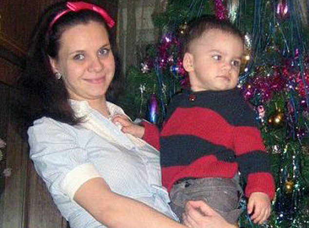 Nga: Một bà mẹ trẻ đứt đầu vì tai nạn thang máy ảnh 1