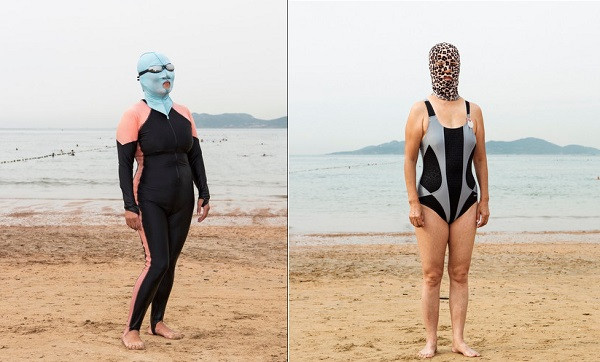 Phụ nữ Trung Quốc lên cơn sốt diện “bikini mặt” khi ra biển ảnh 1