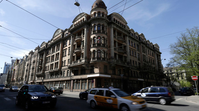 Nga phẫn nộ vì hình nộm Tổng thống Putin bị đóng đinh ở Latvia ảnh 1